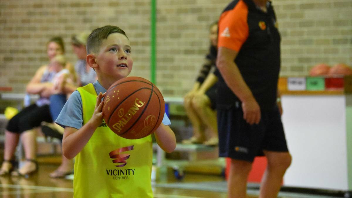 Lithgow’s youngest basketballers have fun at Aussie Hoops in 2017 and Lithgow Basketball Association is hoping for another big year. Picture: HOSEA LUY