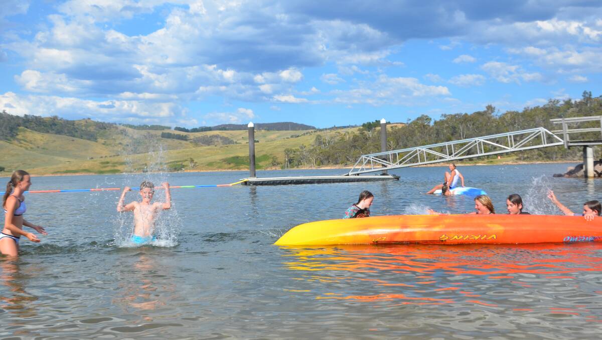 COOL OFF: Zuzana and James Walton, Estelle Hawkins, Juliet Robinson, Sean and Dan Ryan cooling down at Lake Lyell. Picture: PHOEBE MOLONEY. 