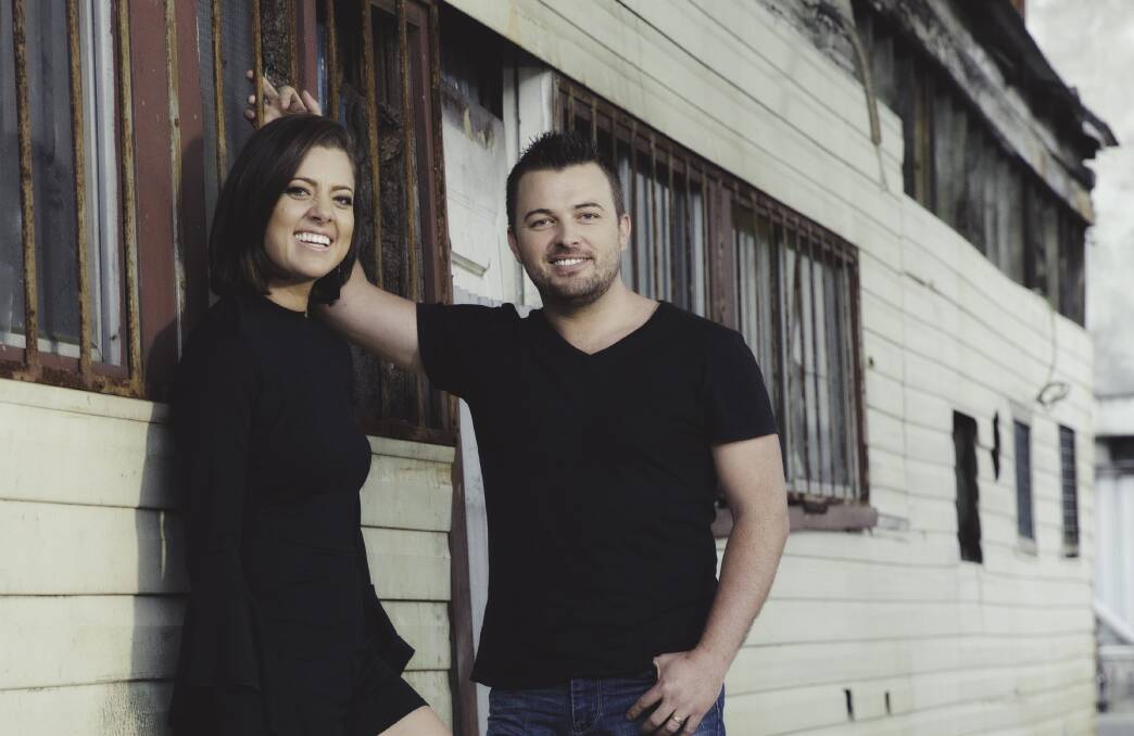 AMBER LAWRENCE AND TRAVIS COLLINS: Golden Guitar winners and Country Music Channel darlings will perform their new album at Club Lithgow. Picture: SUPPLIED. 