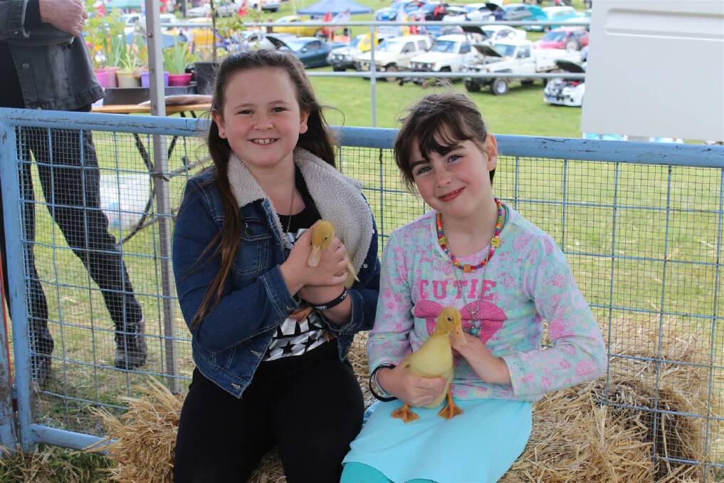 Sienna-Belle Cross and Tash Babic at Portland Spring Fair's petting zoo in 2016.
