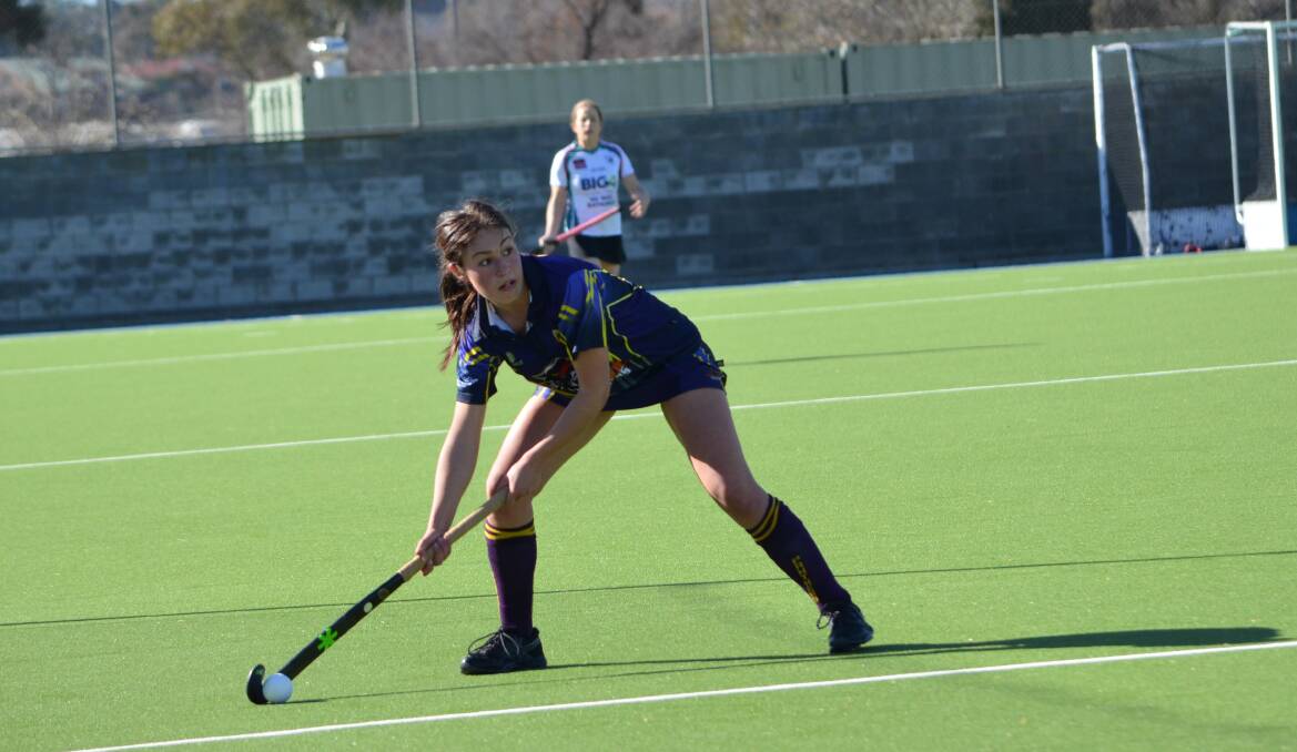 PANTHERS POWER: Mid-fielder Hannah Kable moves the ball. Picture: JANETTE REDDING. 