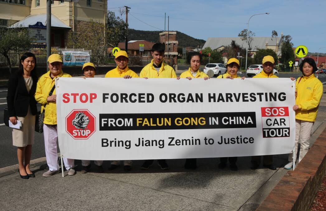 GETTING THE MESSAGE OUT: Falun Gong practitioners made a stop in Lithgow. PHOTO: Troy Walsh.