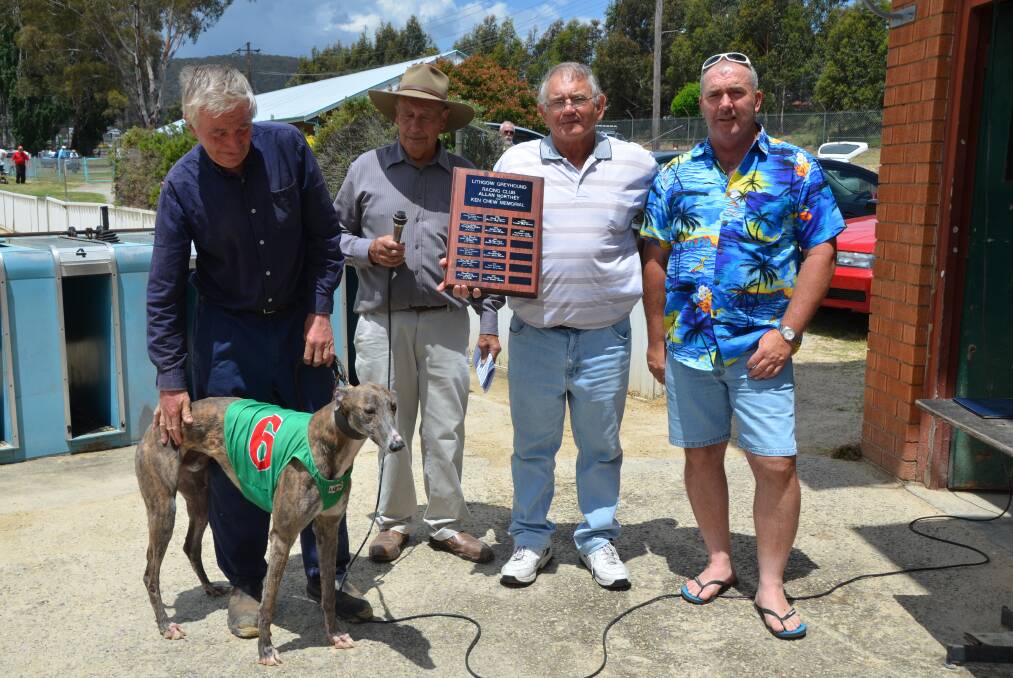 K CHEW A NORTHEY SPRINT FINAL WINNER: Trainer Richard Broad with Easy Breeze, Lithgow greyhounds president John Brain, Terry Northey and Brian Bonus.