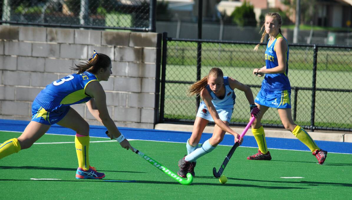 STATE HONOURS: Emily Thompson, pictured playing for the NSW Blues field hockey side, has been selected to represent her state in indoor hockey. Picture: SUPPLIED