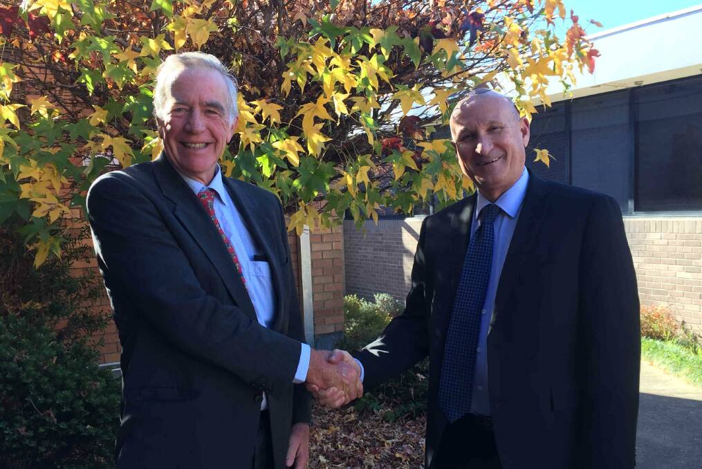 Mayor Stephen Lesslie welcomes new Lithgow City Council general manager Graeme Faulkner. Picture: SUPPLIED
