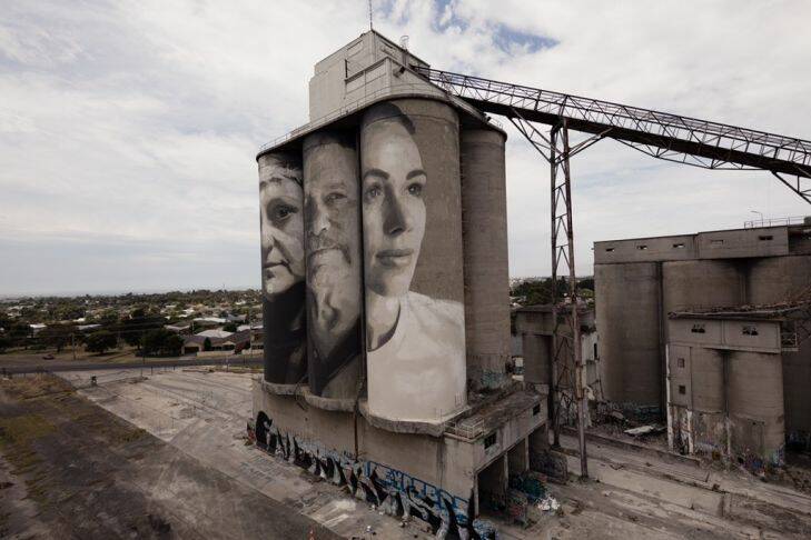 Geelong silo transformed from 'eyesore' to giant artwork