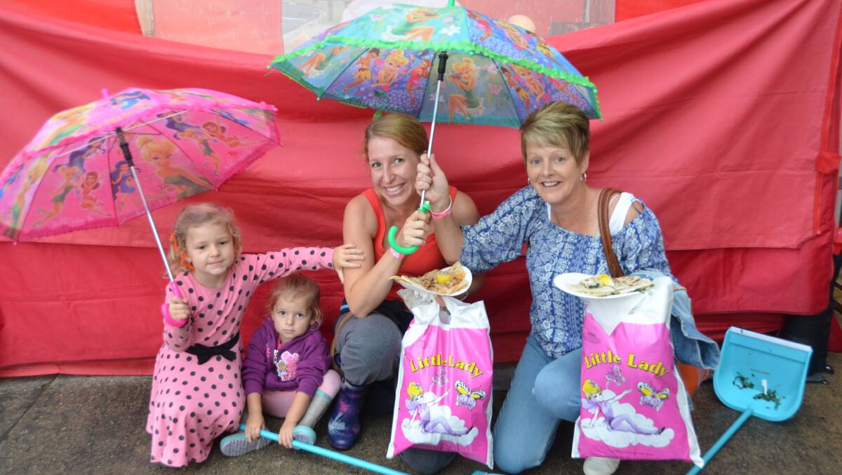 Put up the umbrella: It’s Lithgow Show day