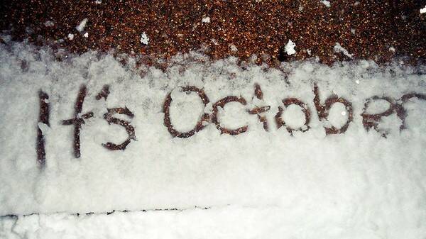 It is cold in October in Lithgow as the snow falls. Photo: Laura Tinling