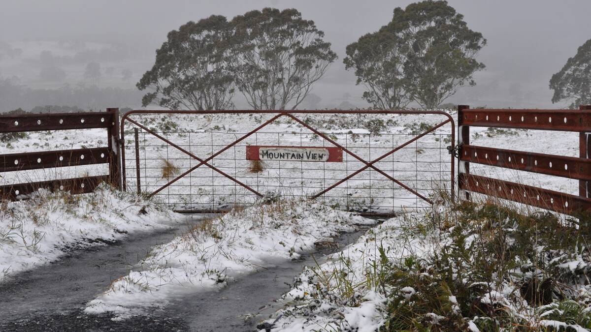 Residents of the greater Lithgow region got to experience some fun in the snow after moderate falls at Portland, Sunny Corner, Yetholme and Mt Lambie.
If you have some snow pics send them to shannon.bellamy@fairfaxmedia.com.au