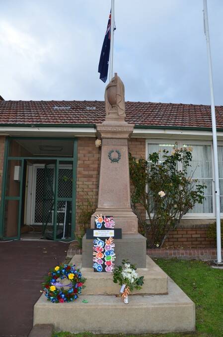 ANZAC Day across the Lithgow region. To order a photo from the Lithgow Mercury galleries call 6352 2700 or drop into the office during business hours. For a small fee the Lithgow Mercury can email you the photo of your choice.