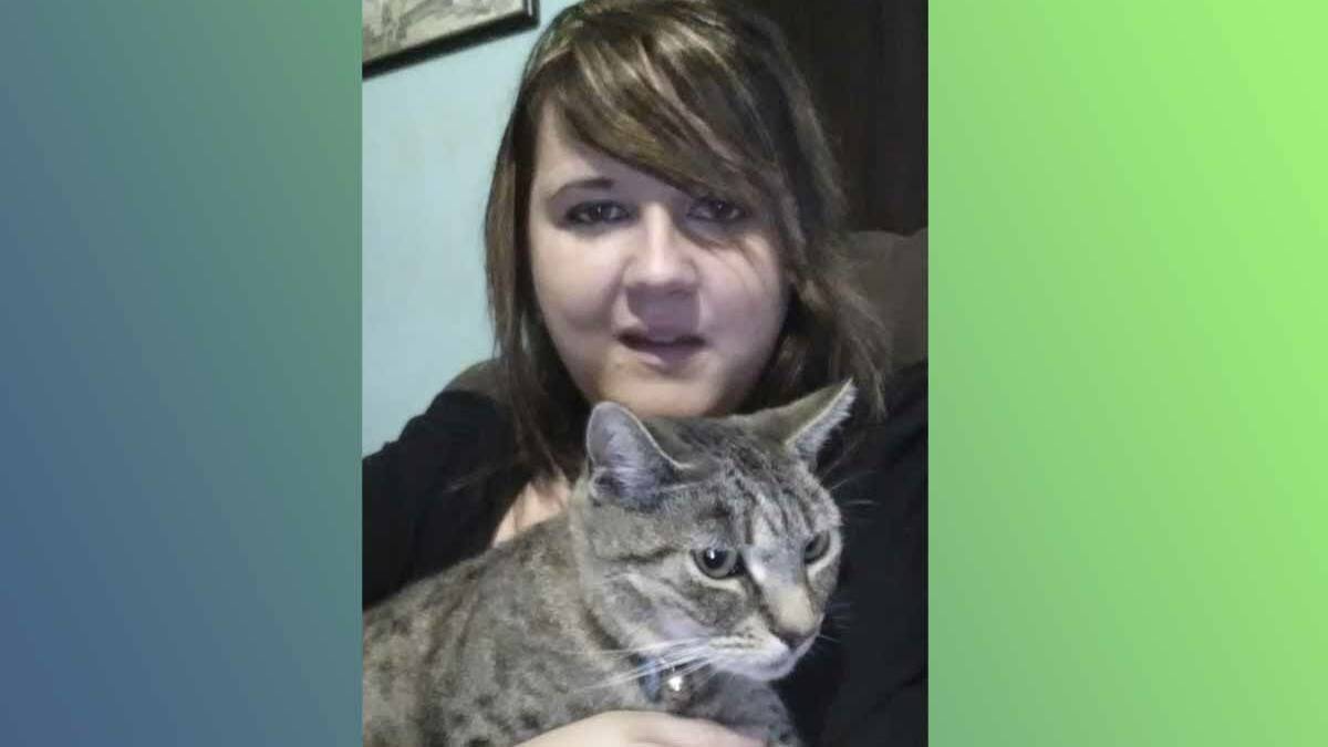 SNAPSHOT: Reibun Bernsten and her cat Mittens