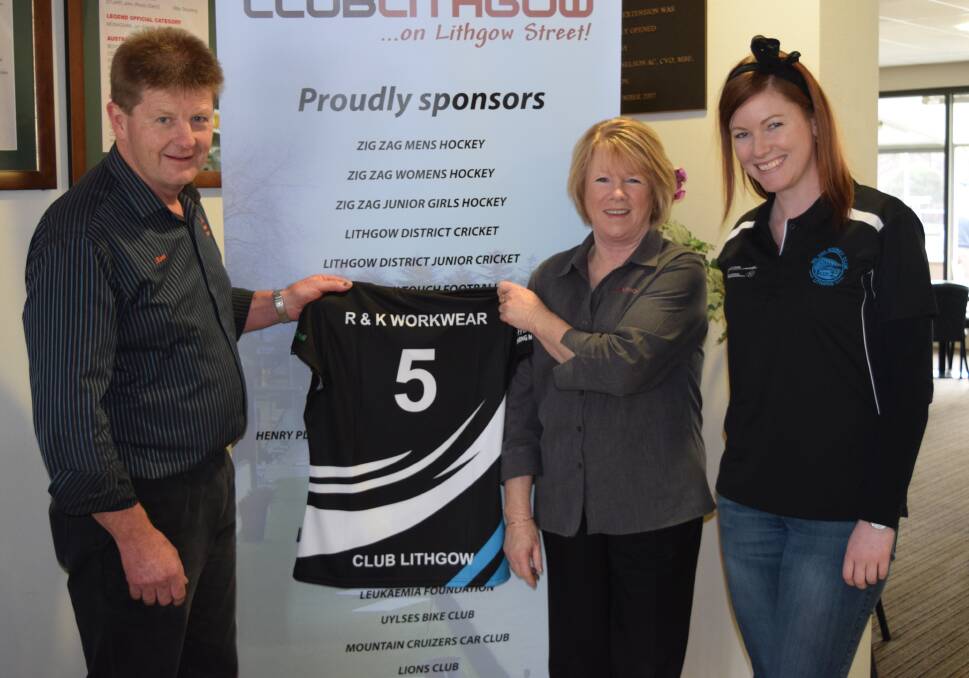 WELCOME ABOARDL New sponsor Ross Higlett with Lee Green from Club Lithgow and Kate
Young.
