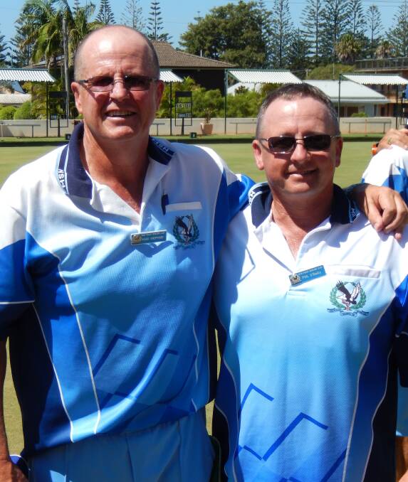 SUCCESS ON THE COAST: Lithgow’s Mark Sheppard and his partner Phil O’Reilly following
their gold medal win at the Australian Police Bowls Championships.