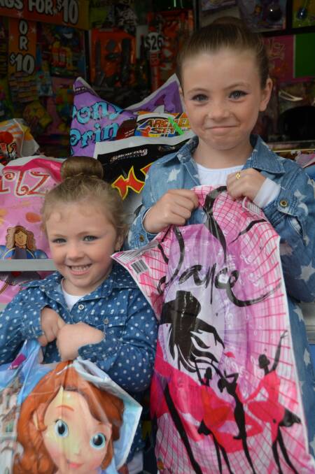 WHAT’S A SHOW WITHOUT SHOWBAGS? For sisters four-year-old Peyton and eight-year-old Kadiesha Green, the
showbag van just had to be the first port of call.