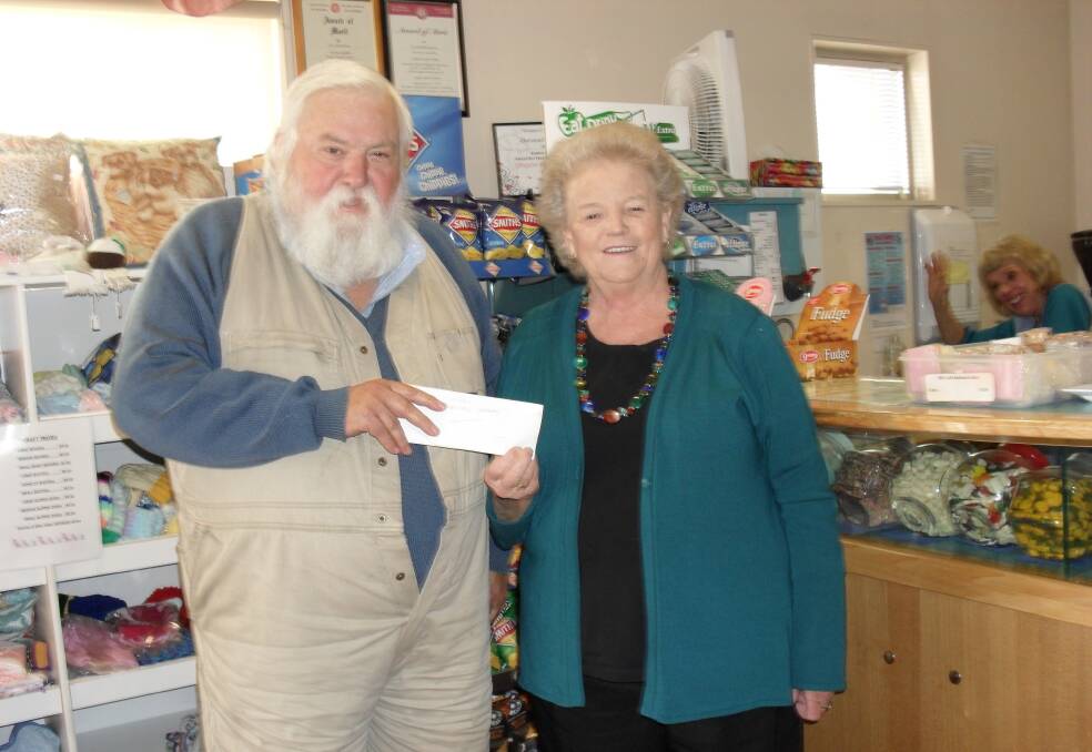 Lithgow District Cricket Association President Danny Whitty presents a donation to Lithgow Hospital Ladies Auxiliary president Margaret Burns.
