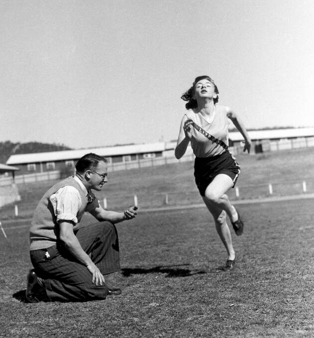 LITHGOW FLASH: Marjorie Jackson-Nelson training for running back in 1950s. PHOTO: Fairfax Media.