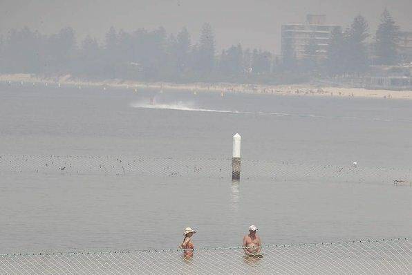 Heavy smoke blankets Sydney after the last few days of fires. Photo: Peter Rae