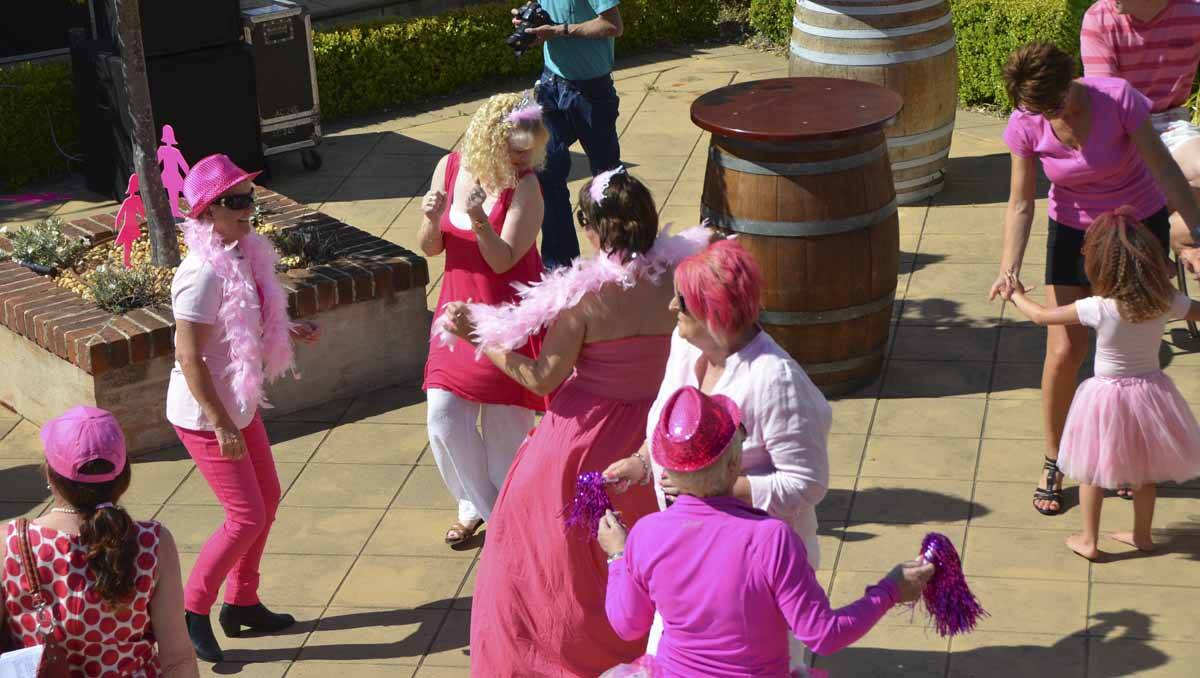 Pink was the dominant shade when the Lithgow Workmens Club welcomed Lisa Hunt to their 'Bowls, Ballads and Beer for Boobs' event to raise money for breast cancer