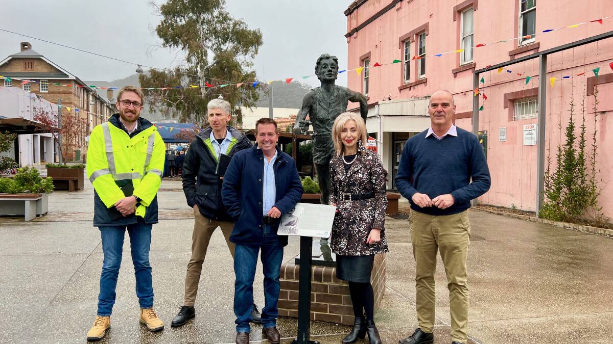 SHARED SPACES: Member for Bathurst Paul Toole with Lithgow Mayor Maree
Statham and Lithgow Council staff in Cook Street Plaza. Image: SUPPLIED. 