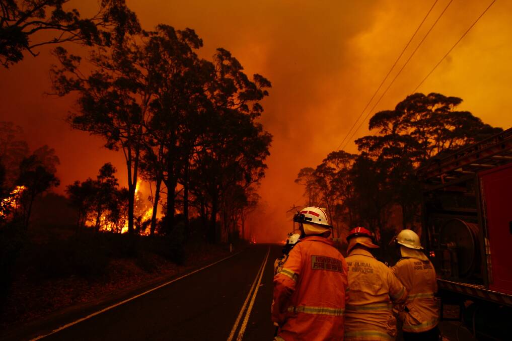 FIRE: The out-of-control Gospers Mountain bushfire is burning within one kilometre of Lithgow Correctional Centre and Mount Piper Power Station. Photo: FILE