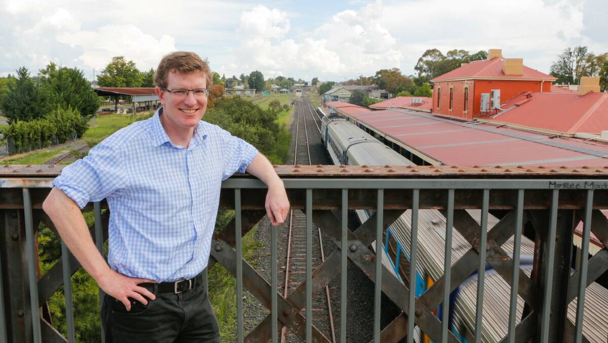 Federal Member for Calare Andrew Gee announces funding for faster rail. 