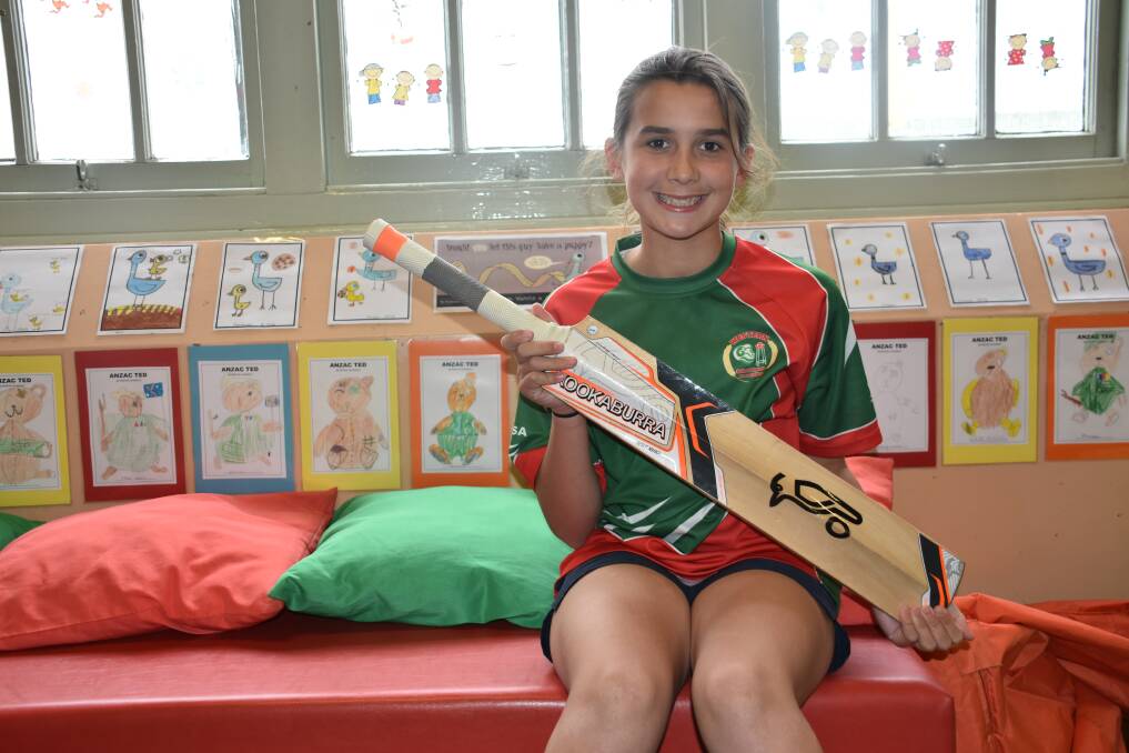 JUST LIKE MUM: Bree Muldoon is making Mum Roxsanne Van Veen proud with her cricket ability. Picture: CIARA BASTOW. 