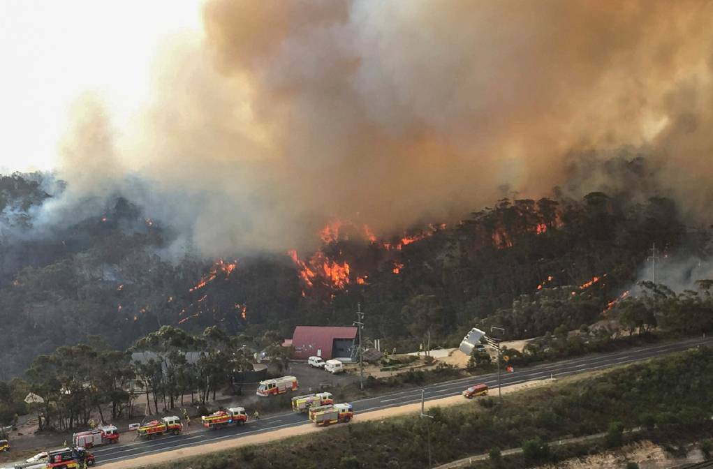 The Grose Valley fire in the Blue Mountains area of Lithgow and Blackheath. Photo: Australian Defence Force, Commonwealth of Australia. 