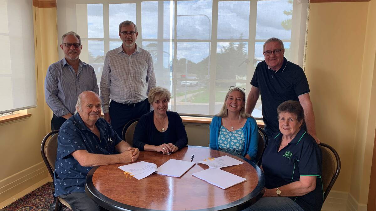 Lithgow Community Housing and Wentworth Community Housing Signing their agreement. Picture: SUPPLIED