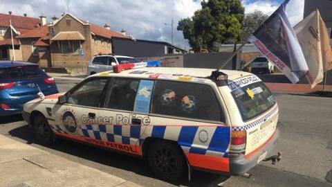 One of the many cars supporting cancer research stopped in Lithgow. 