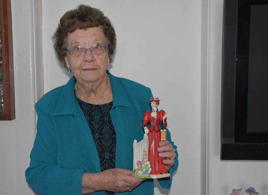 AVON LADY: Lithgow's Doreen Hart with one of her many Avon lady awards that she was given for reaching different milestones. Picture: CIARA BASTOW. 