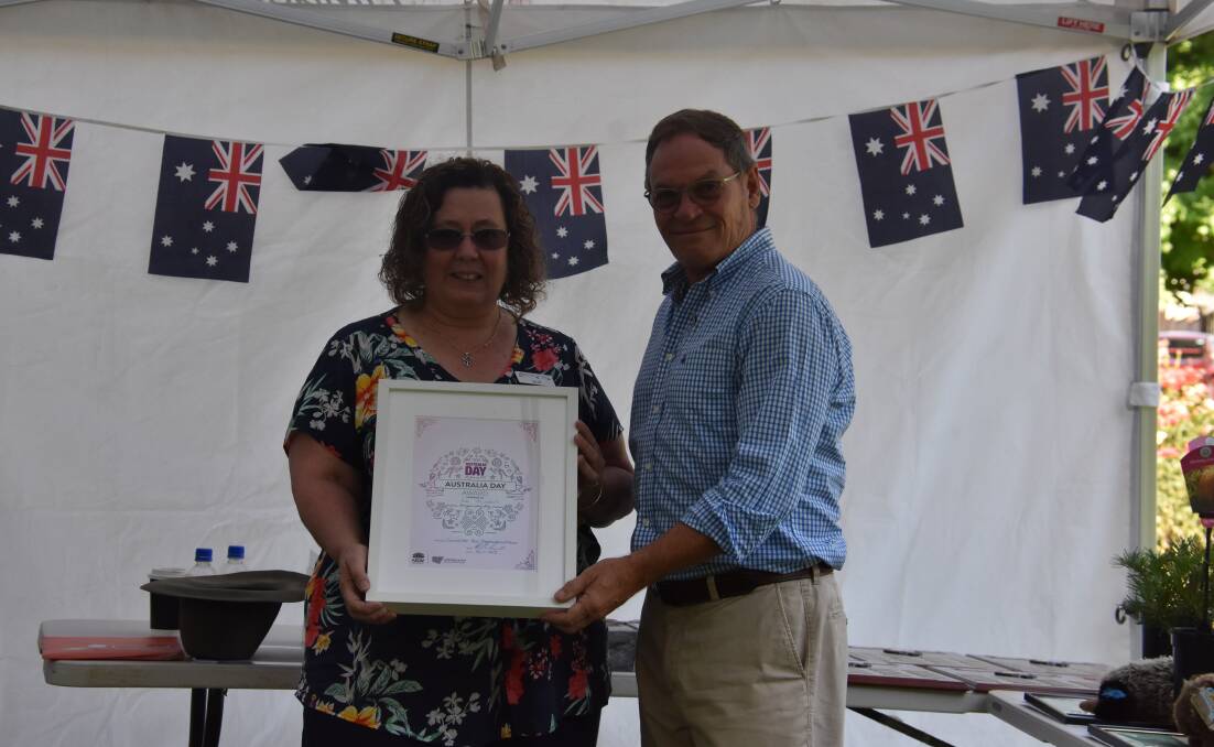 Sue Murdoch was presented with the Open Volunteer of the year award by Scott McGregor. 