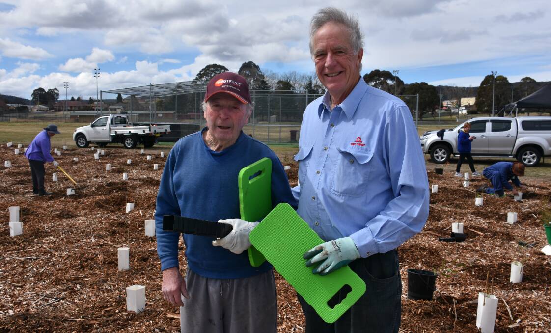 HELPING OUT: Mayor Stephen Lesslie with Clive Laing. Picture: PHOEBE MOLONEY.