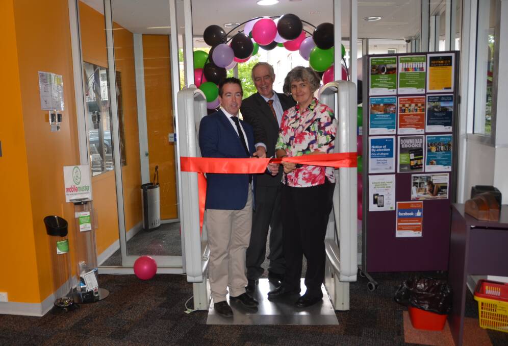 Member for Bathurst Paul Toole, Lithgow mayor Stephen Lesslie and Ellen Forsyth from the State Library of NSW officially open the refurbished library.