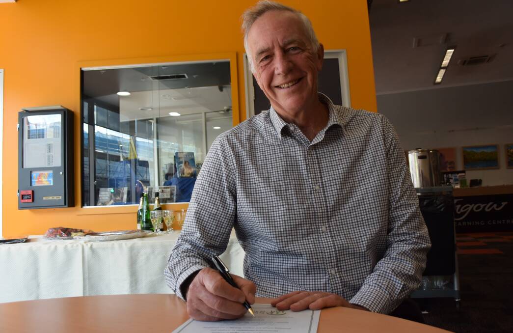 SIGNATORY: Mayor Stephen Lesslie signing the 'Refugee Welcome Zone' declaration at Lithgow Library. Picture: PHOEBE MOLONEY. 
