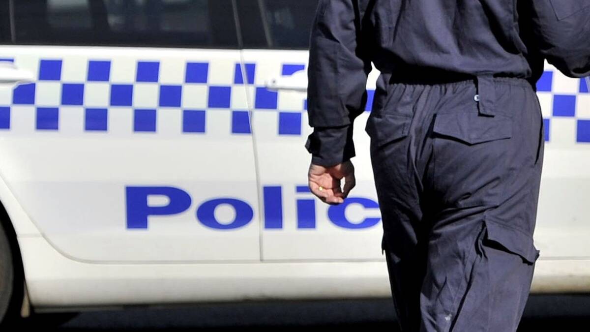 Police hunt two men following robbery near the Great Western Highway at Kelso