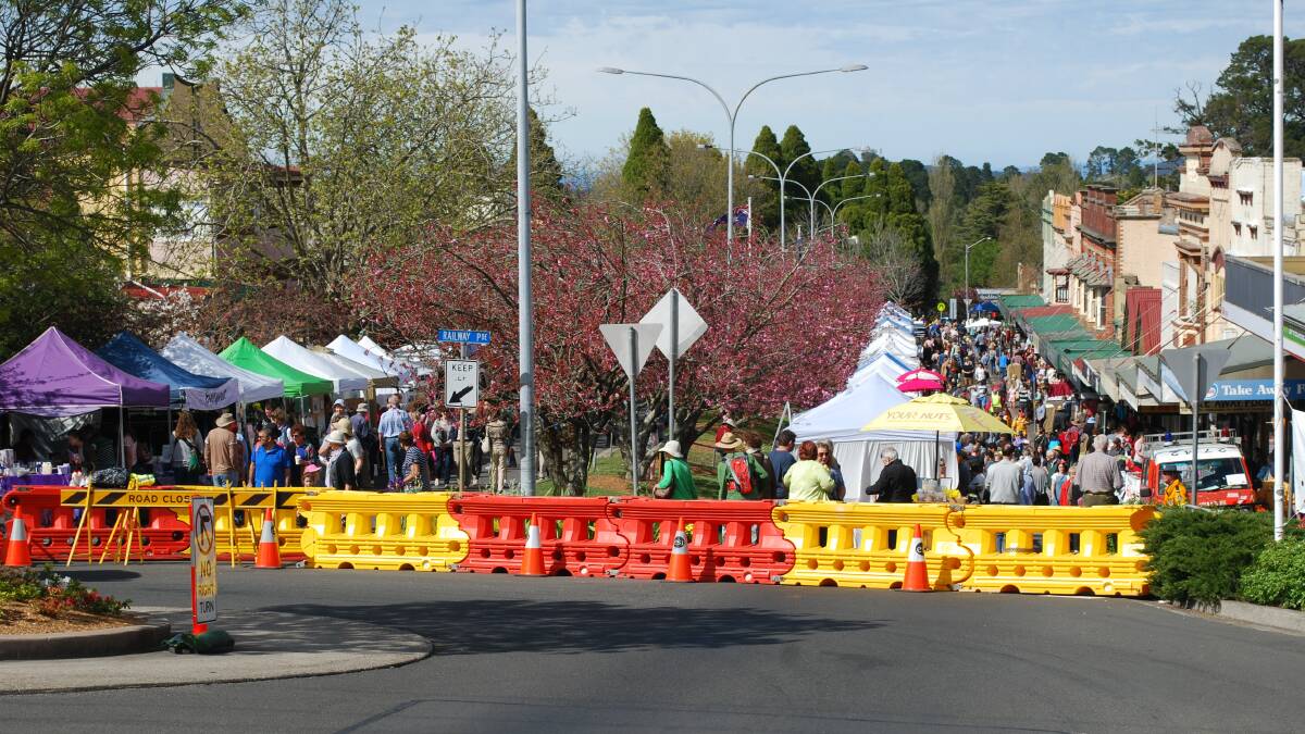The water-filled barriers at the top of the mall at last year's Leura Village Fair.