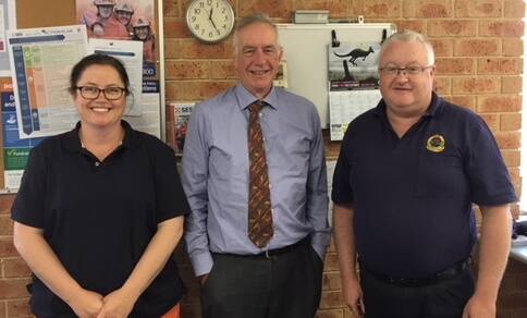 THANK YOU: Lithgow Mayor Stephen Lesslie flanked by SES business manager Kerrie Pearce and SES region controller Craig Ronan. Picture: SUPPLIED