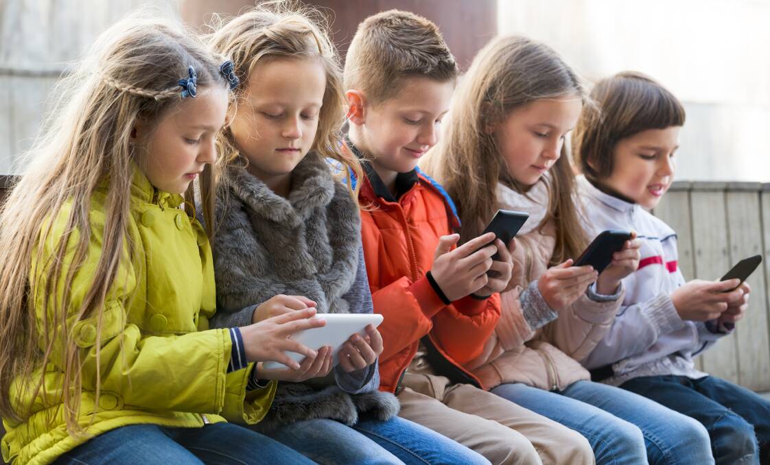 Smartphone ban in regional schools would be ‘difficult’