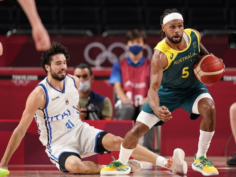 Australia have toppled Italy 86-83 to remain undefeated in the Tokyo Olympic men's basketball.