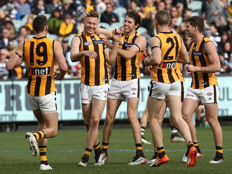 Tim O'Brien (2L) has kicked three goals in Hawthorn's 24-point AFL upset of Geelong at the MCG.