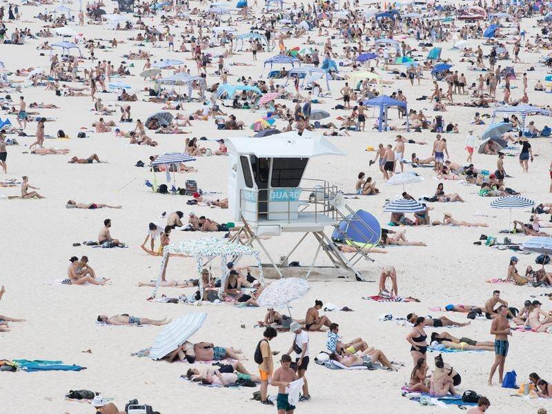 Heatwave conditions are expected to drive many people to the beaches. (Brent Lewin/AAP PHOTOS)