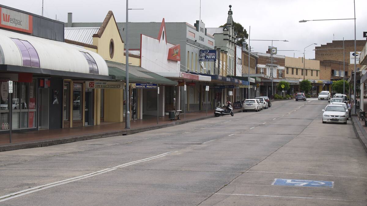 Lithgow Main Street pavers tarred with an untidy brush