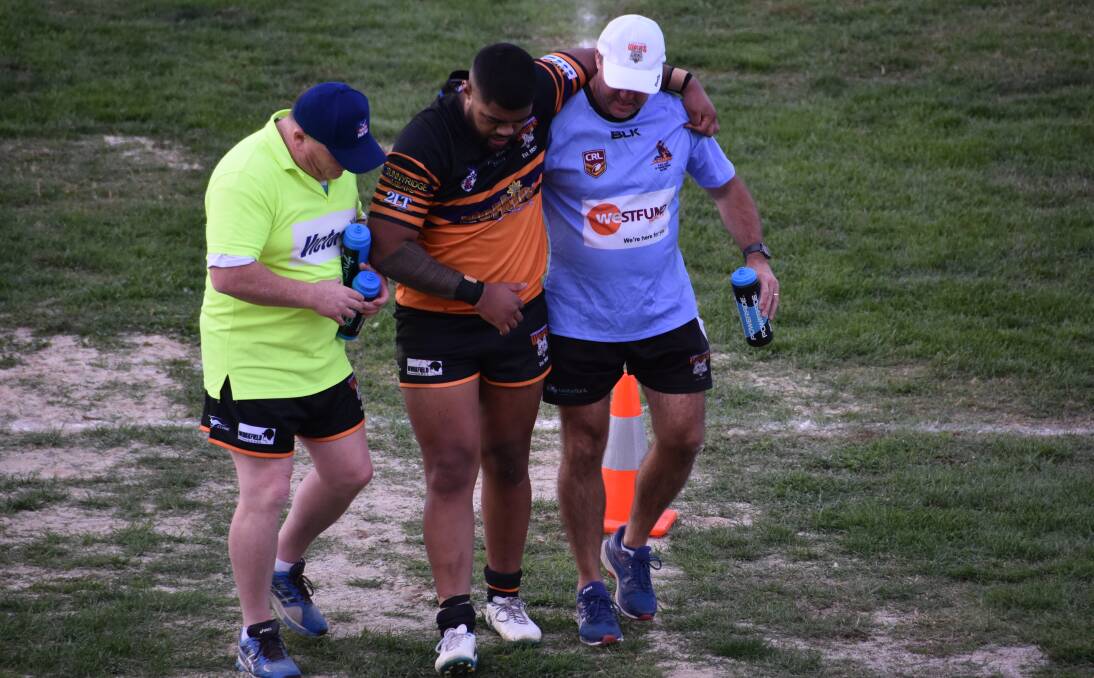  Tui Oloapu seeks treatment for an ankle injury five minutes out from full time. 