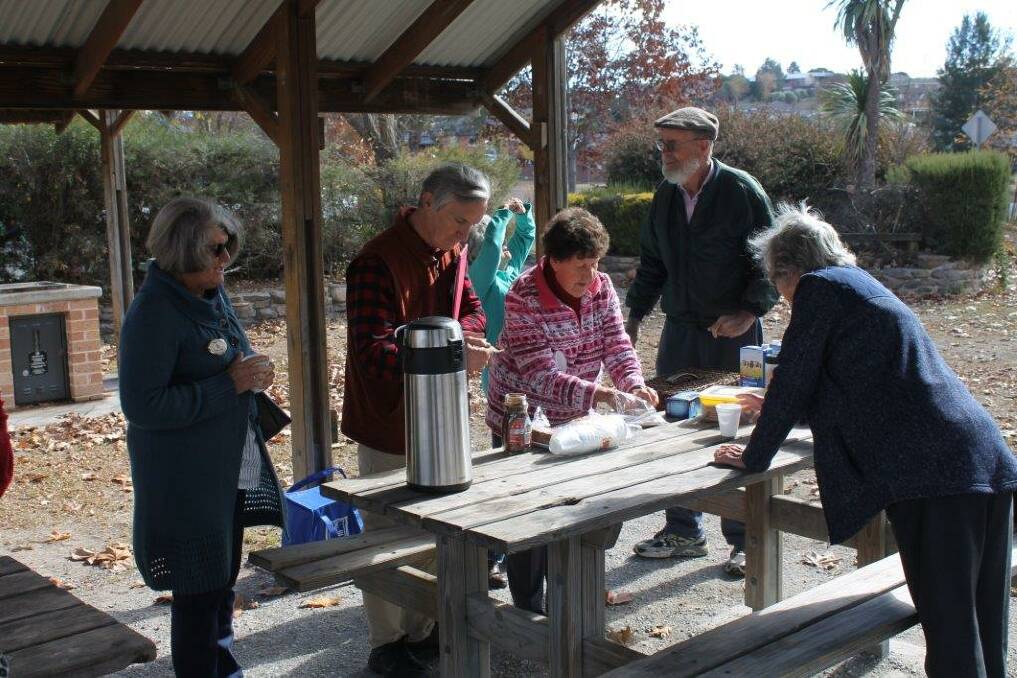 GREAT SPOT: Garden club members enjoy morning tea at Lake Wallace. Pictured are Denise Mort, John Collett, Lillian Gummow,  Ross Haines and Cassie Mearns. Picture: SUPPLIED. 