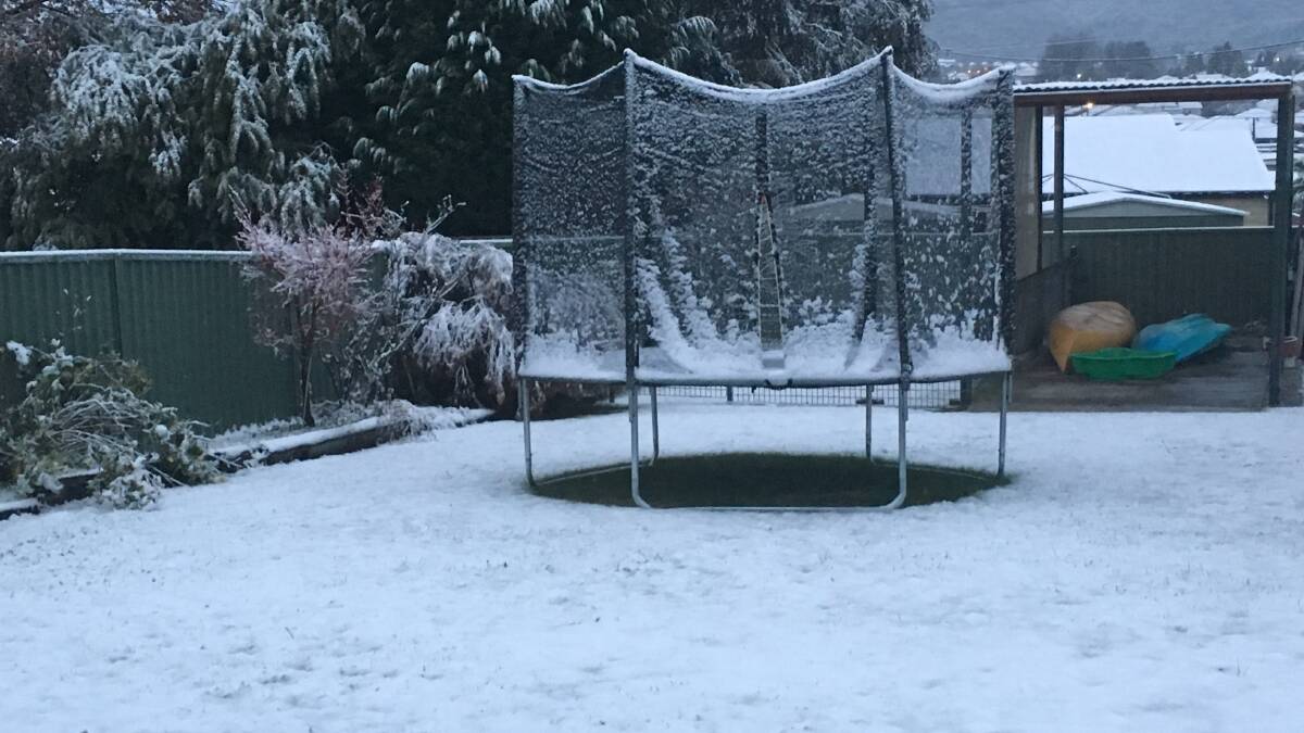 The snow in Lithgow this morning. Picture: KIRSTY HORTON. 