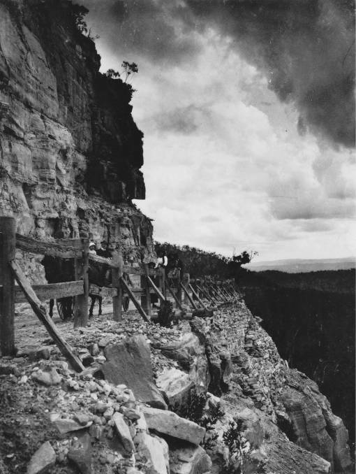 The Construction of Berghofer's Pass. The route served the community well between 1912 and 1933/4. Photo: Blue Mountains Historical Society. 