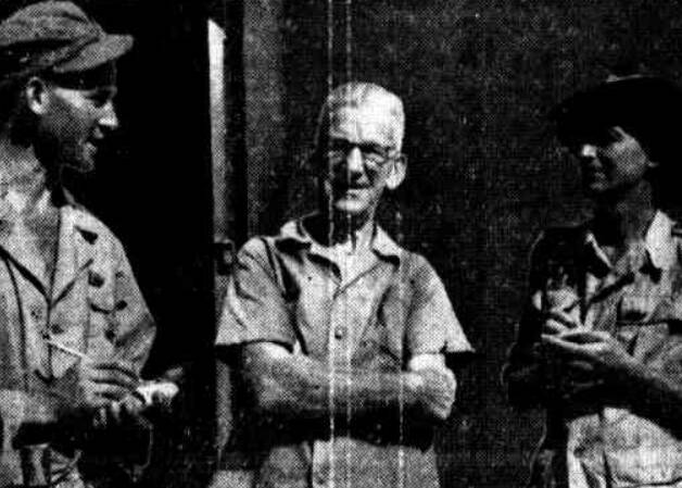 William Donald being interviewed by Australian war correspondents after his release from a Japanese concentration camp in the Philippines. Picture: published in the Lithjgow Mercury, September 24, 1948. 