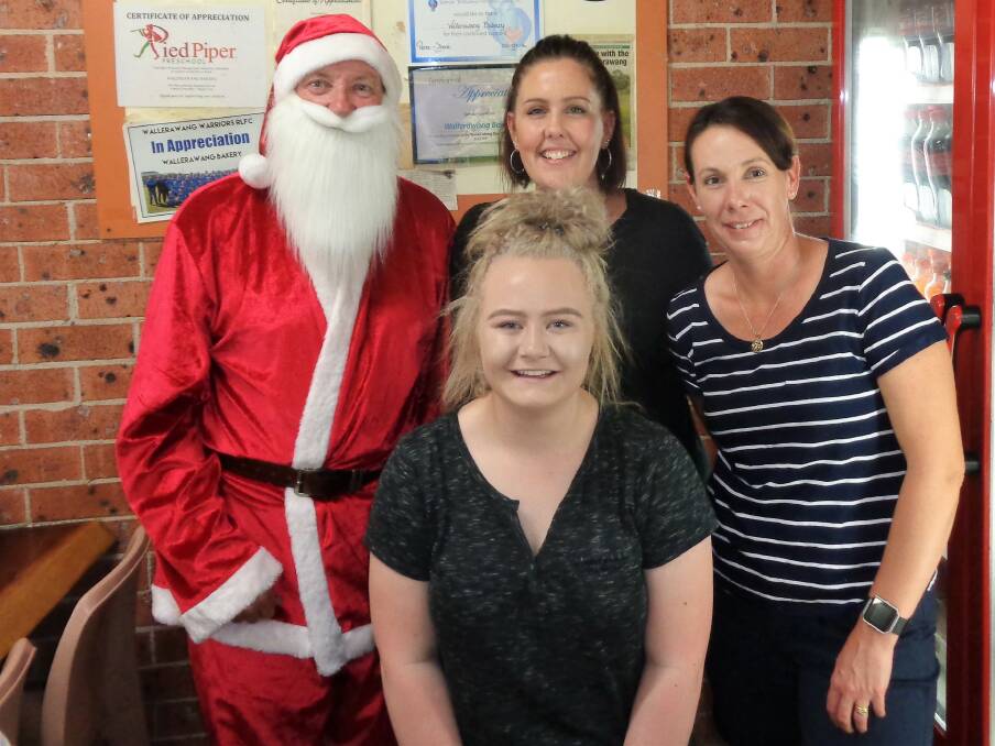 Santa with the staff of Wallerawang Bakery, Kylie West, Nicole Case and Shaqkyra Quinn (front). Picture: DAVE MARTIN. 