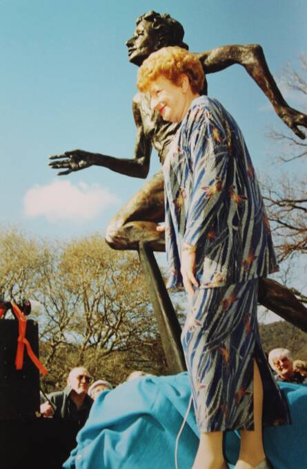 Marjorie Jackson-Nelson at the unveiling of her statue in Cook Street Plaza in 2000. 