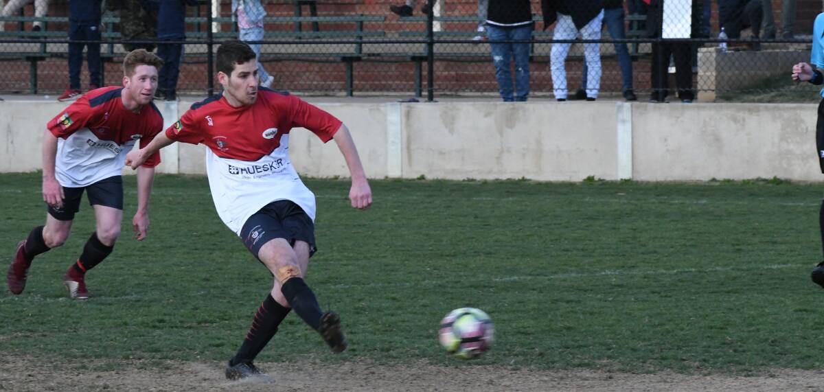 MAJOR SEMI-FINAL: Lithgow Workmans defeated Abercrombie 2-1. Photo: CHRIS SEABROOK. 